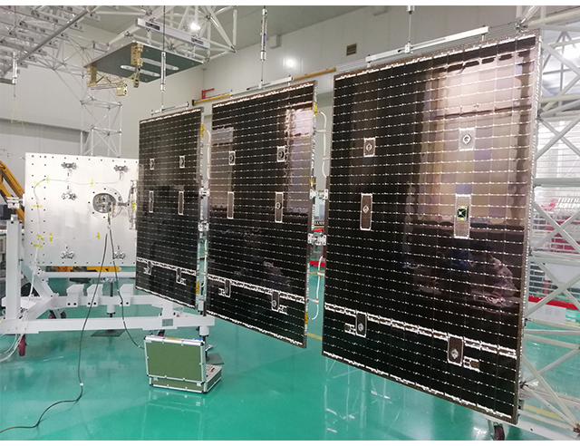 太阳翼结构与机构分系统